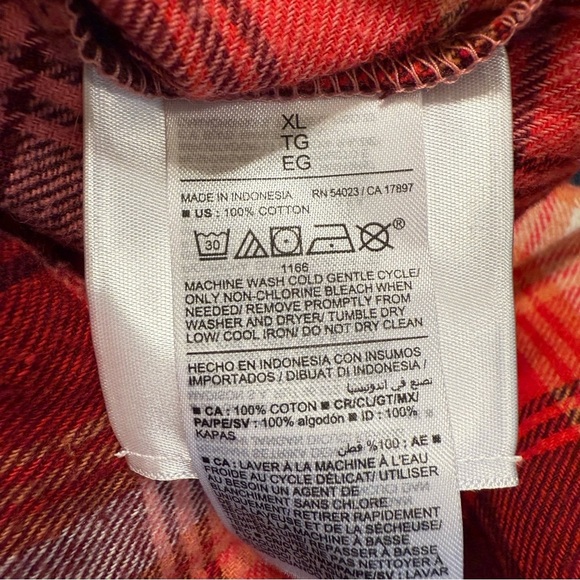 Old Navy Red and White Button Down Shirt - Picture 5 of 5